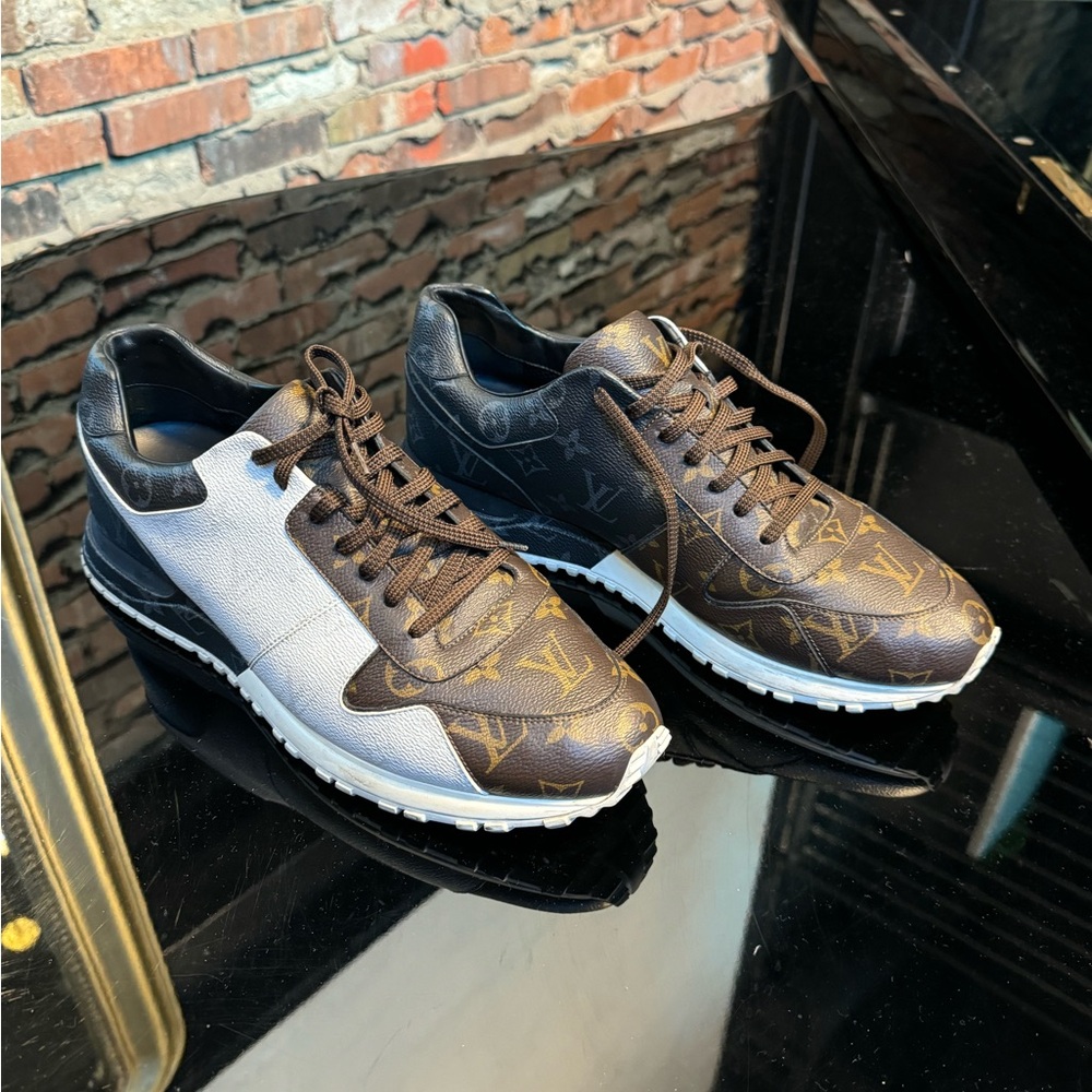 LOUIS VUITTON Runaway LV Tricolor Monogram Sneakers